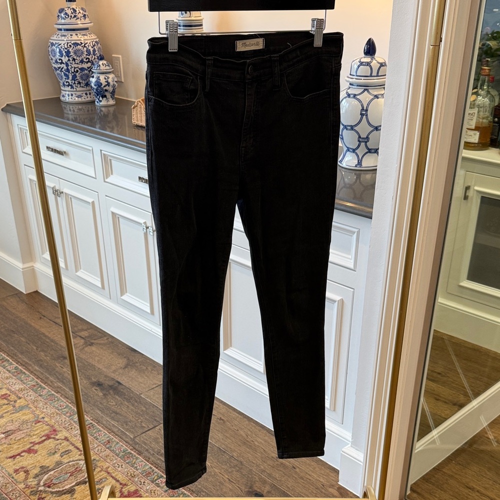 Madewell women’s Jean…straight leg, skinny Jean.